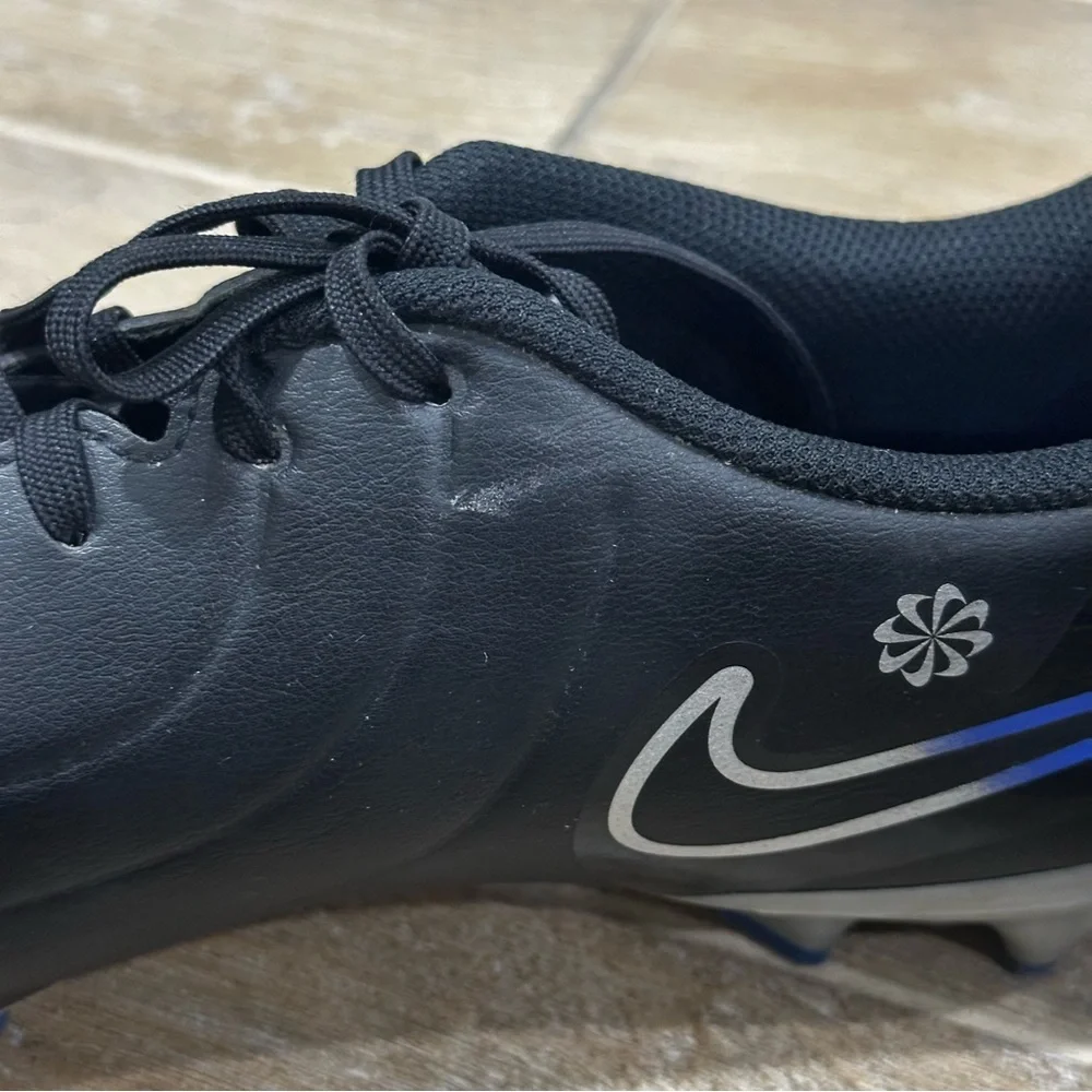 Nike Men's Black Soccer Cleats - Picture 6 of 12